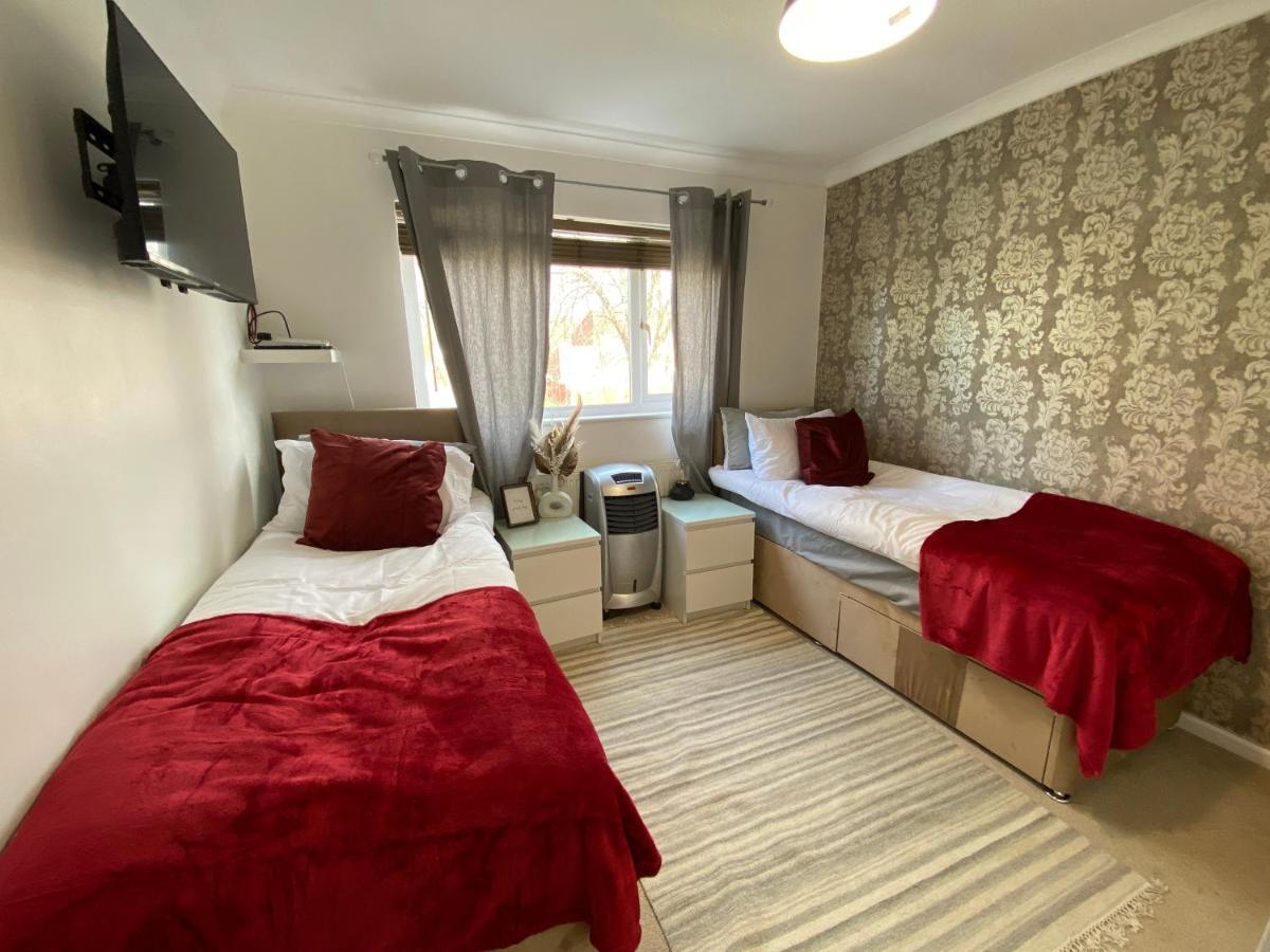 Host & Stay - Cotman Close Милтон-Кейнс Экстерьер фото